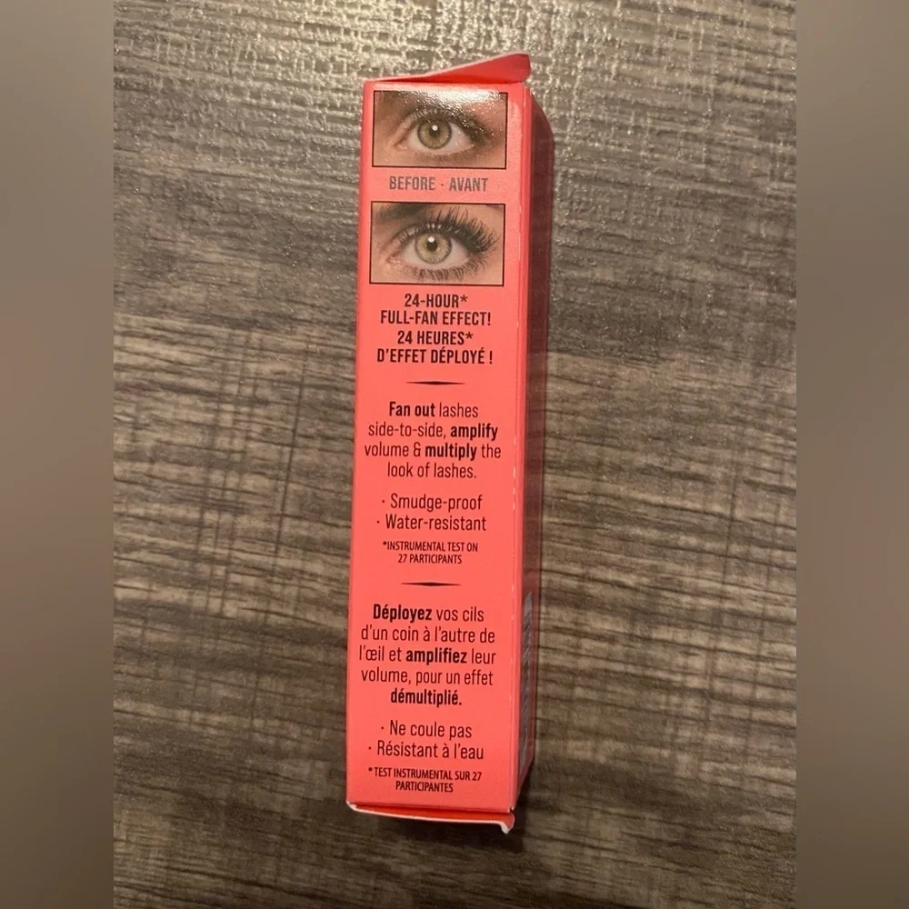 NEW - Benefit Fan Fest Fanning Volumizing Mascara. Black. (Box dented)